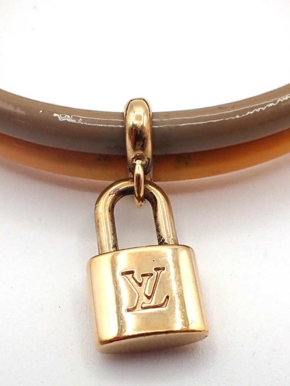 LOUIS VUITTON Keep It Twice Bracelet Patent Leather Khaki Yellow GHW - Picture 5 of 14